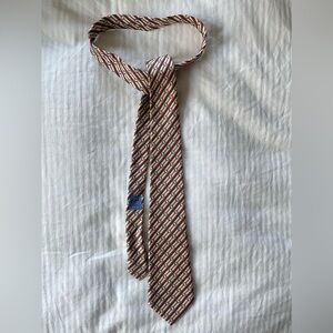 HERMÈS Paris 100% Silk Tie perfect condition. No stains, no holes.